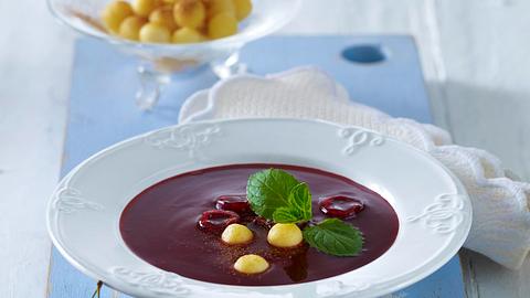 Kirschsuppe mit Grießklößchen Rezept - Foto: House of Food / Bauer Food Experts KG