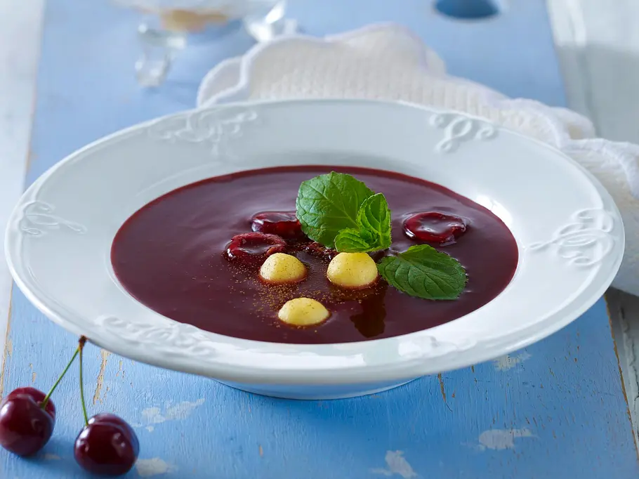 Kirschsuppe mit Grießklößchen Rezept