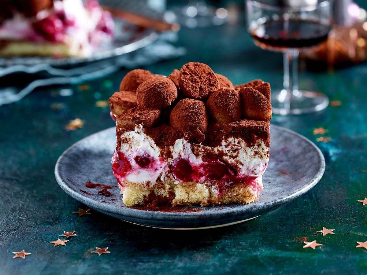 Kirschtiramisu mit Marzipan und Weihnachtskaramellsoße Rezept