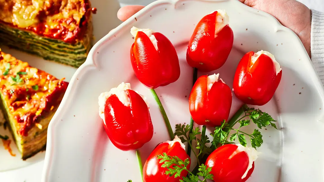 Kirschtomaten-Tulpen Rezept - Foto: LECKER @ Bauer Media Group Kirschtomaten-Tulpen Rezept - Foto: LECKER @ Bauer Media Group