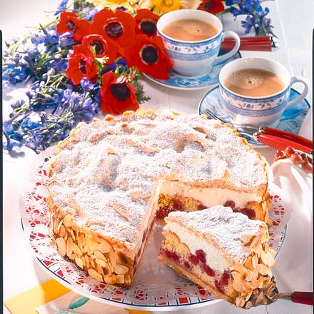 Kirschtorte mit dreierlei Böden Rezept