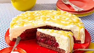 Kirschtorte mit Eierlikörcreme Rezept - Foto: LECKER @ Bauer Media Group Kirschtorte mit Eierlikörcreme Rezept - Foto: LECKER @ Bauer Media Group