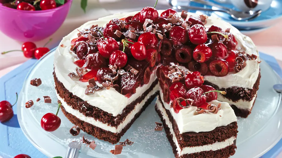 Kirschtorte mit Mascarponecreme Rezept - Foto: LECKER @ Bauer Media Group Kirschtorte mit Mascarponecreme Rezept - Foto: LECKER @ Bauer Media Group