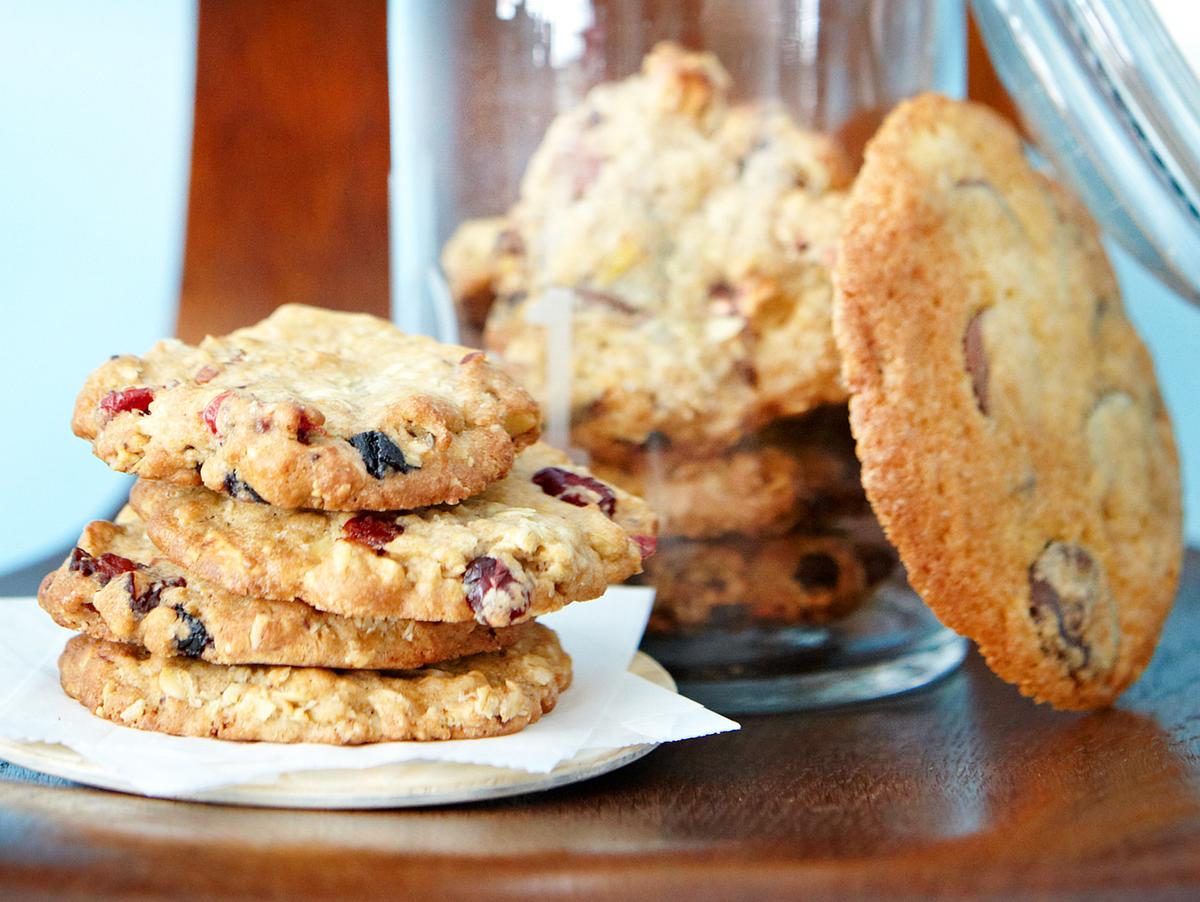 Kitchen Sink Cookies (Vorratsschrank-Cookies) Rezept