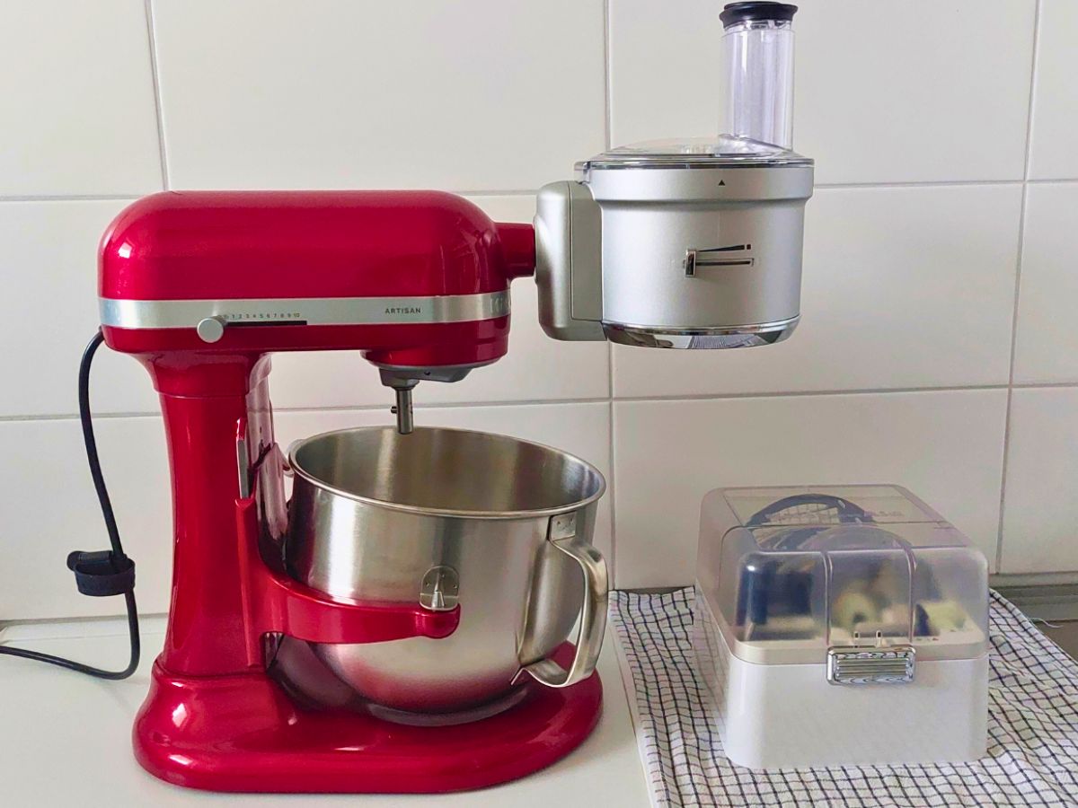 KitchenAid Küchenmaschine mit Schüsselheber und Zubehör