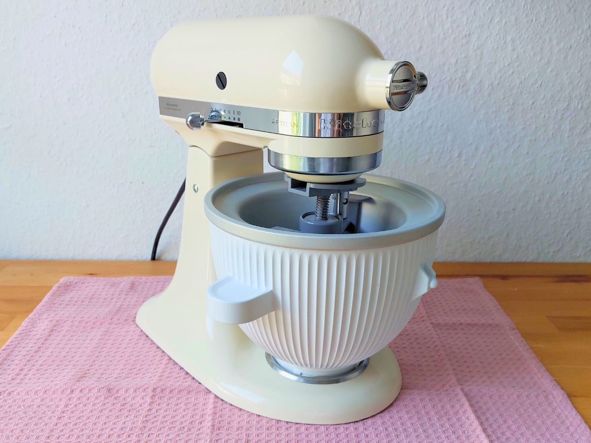 KitchenAid Artisan Küchenmaschine mit Speiseeisbereiter