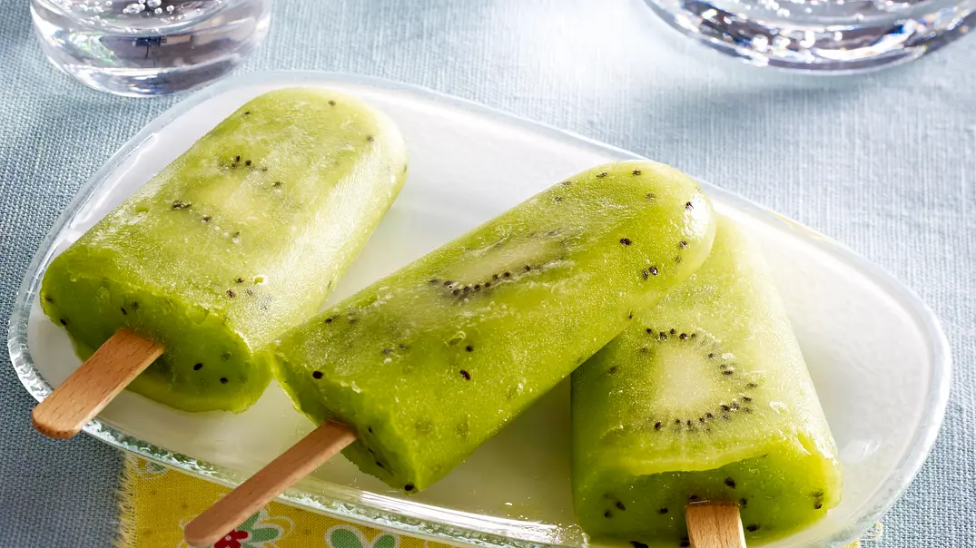 Kiwi-Eis am Stiel Rezept - Foto: LECKER @ Bauer Media Group