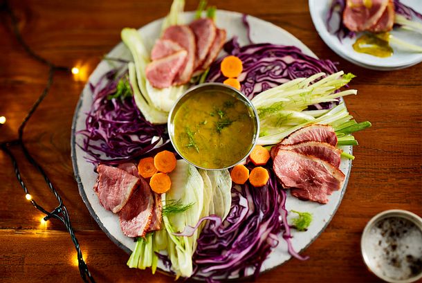 Kranz wunderbar aus Rotkohl, Fenchel und Gänsebrust Rezept Kranz wunderbar aus Rotkohl, Fenchel und Gänsebrust Rezept