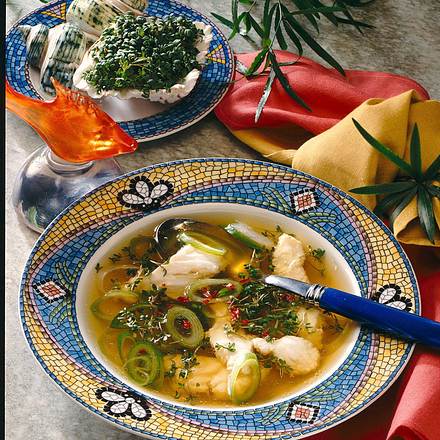 Klare Brühe mit Kabeljau und Kresse Rezept Klare Brühe mit Kabeljau und Kresse Rezept