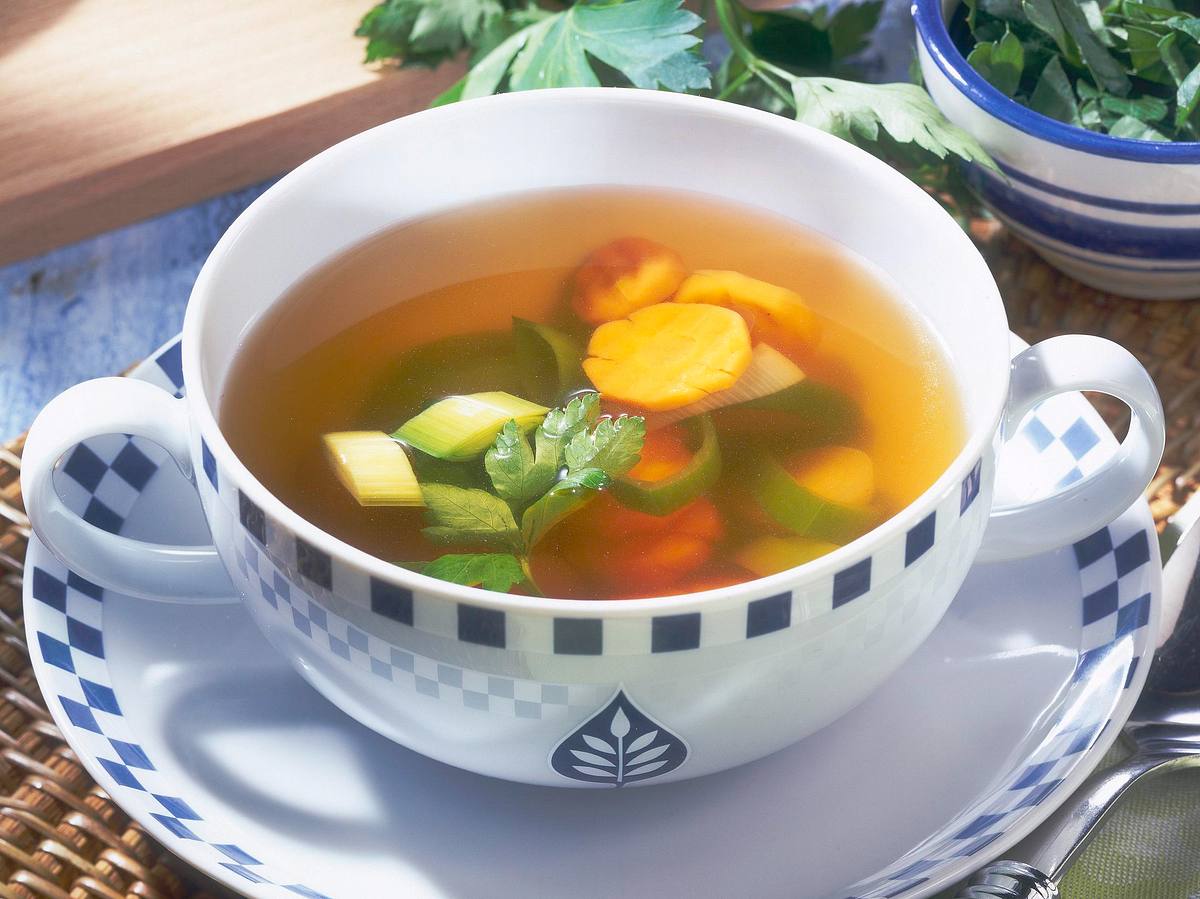 Klare Gemüsesuppe Rezept