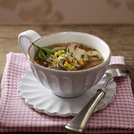 Klare Pilz-Gemüse-Suppe Rezept Klare Pilz-Gemüse-Suppe Rezept