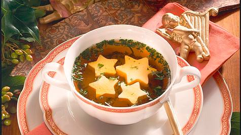 Klare Suppe mit Eierstich-Sternen Rezept - Foto: Neckermann