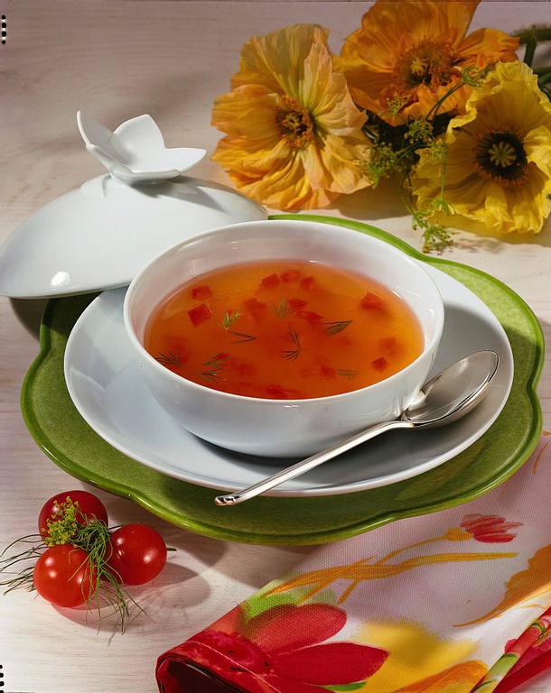 Klare Tomatensuppe Rezept | LECKER