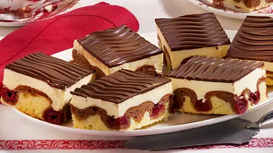 Klassische Donauwellen mit Kirschen und Buttercreme Rezept - Foto: LECKER @ Bauer Media Group