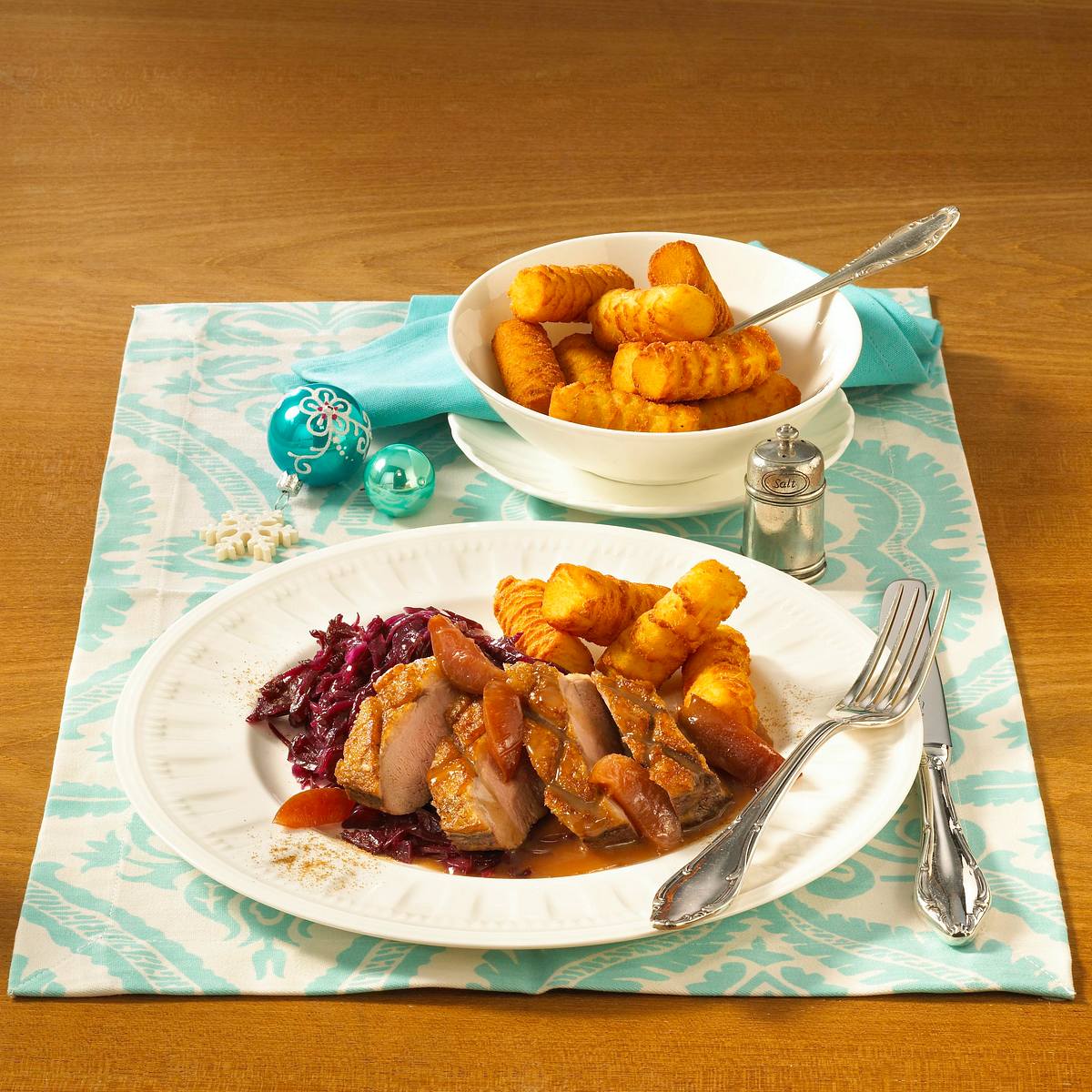 Klassische Entenbrust zu Rotwein-Pflaumensoße und Rotkohl Rezept