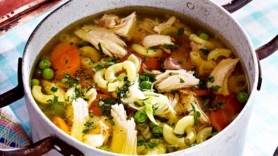 Klassische Hühnersuppe Rezept - Foto: LECKER @ Bauer Media Group