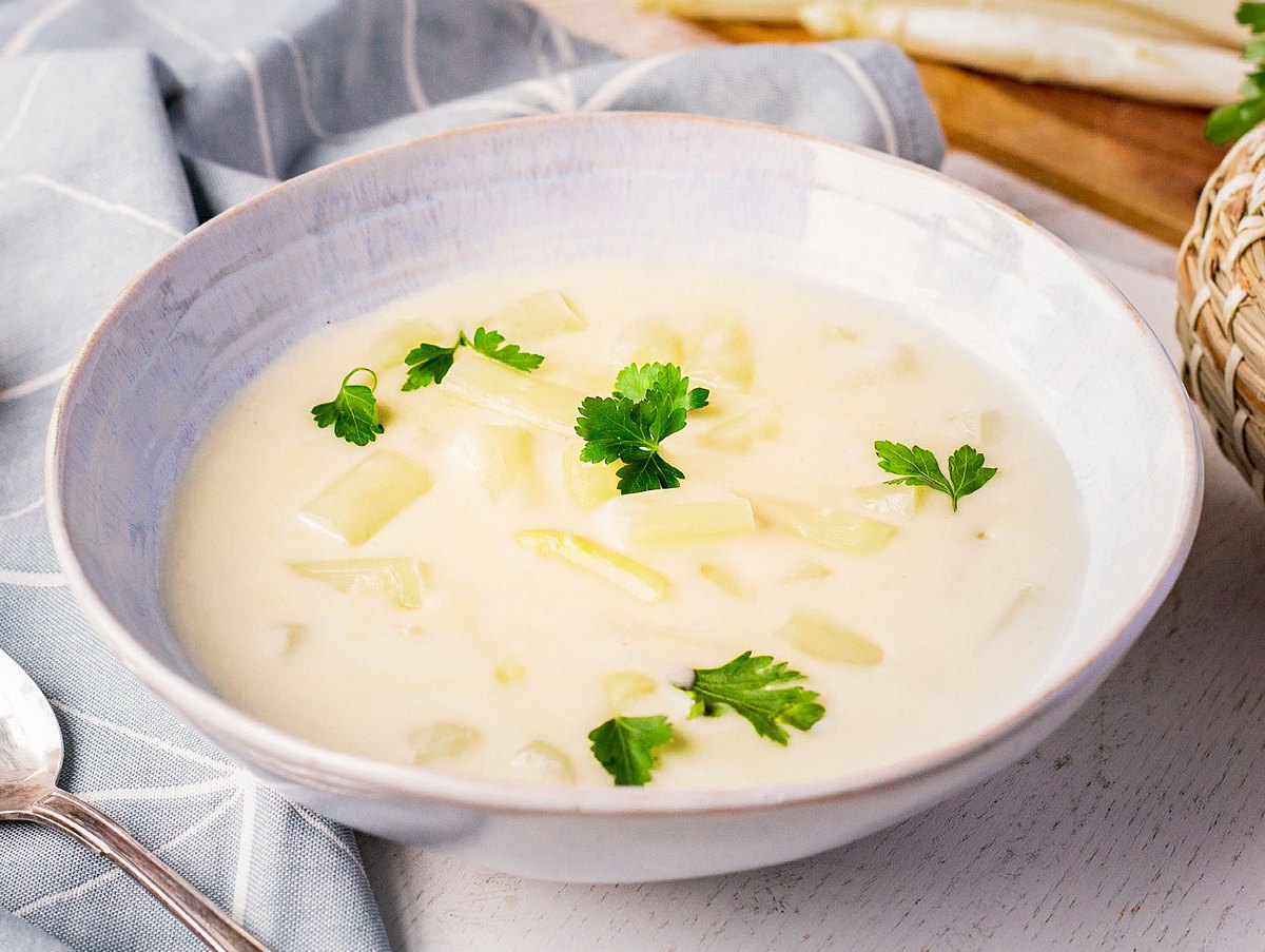 Klassische Spargelcremesuppe
