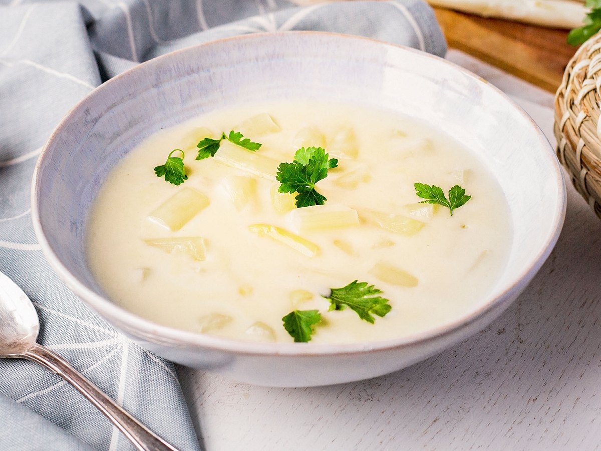 Klassische Spargelcremesuppe