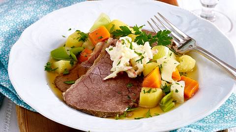Klassischer Tafelspitz mit Bouillongemüse und Apfel-Meerrettich-Kren Rezept - Foto: House of Food / Bauer Food Experts KG