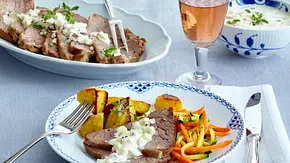 Klassischer Tafelspitz mit Meerrettich-Apfel-Soße, Möhren-Zucchini-Julienne und gerösteten Kartoffelspalten Rezept - Foto: LECKER @ Bauer Media Group Klassischer Tafelspitz mit Meerrettich-Apfel-Soße, Möhren-Zucchini-Julienne und gerösteten Kartoffelspalten Rezept - Foto: LECKER @ Bauer Media Group