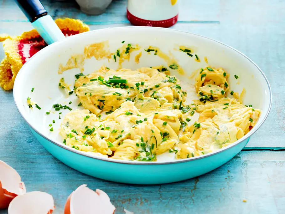 Klassisches Rührei mit Schnittlauch Rezept Klassisches Rührei mit Schnittlauch Rezept