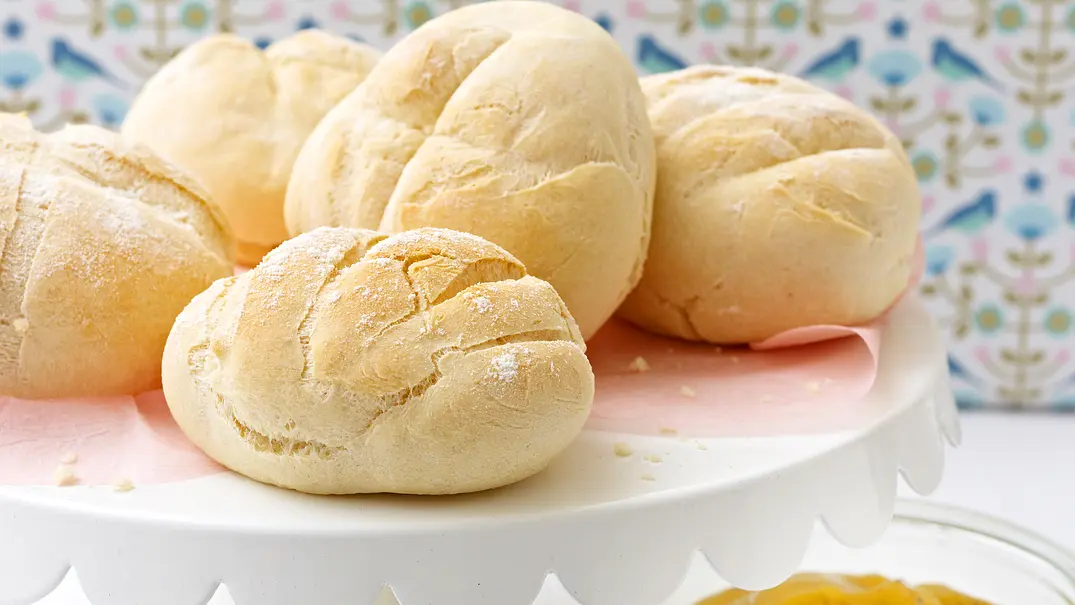 Kleine Baguette-Brötchen Rezept - Foto: LECKER @ Bauer Media Group