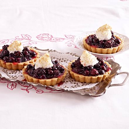 Kleine Beeren-Törtchen Rezept Kleine Beeren-Törtchen Rezept