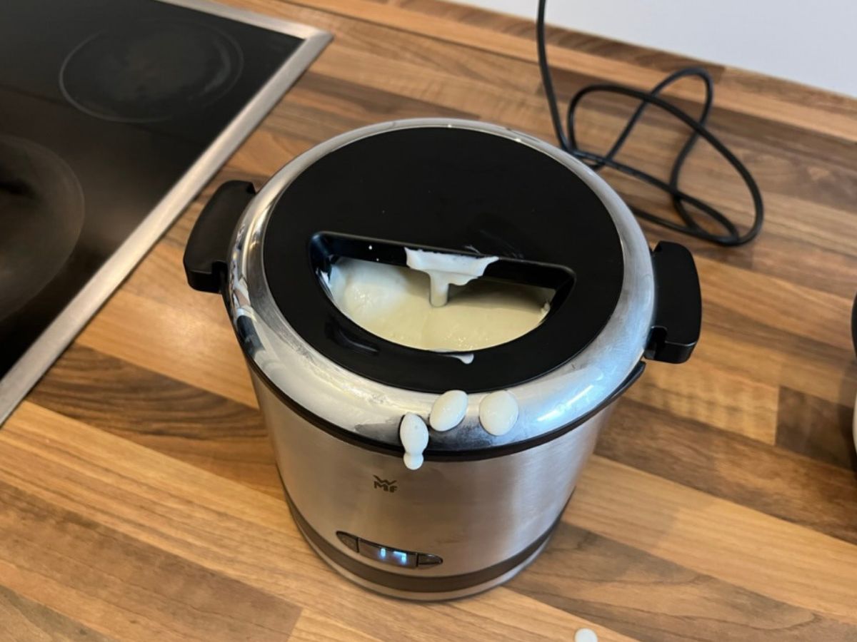Test WMF Küchenminis Eismaschine 3-in-1 Deckel