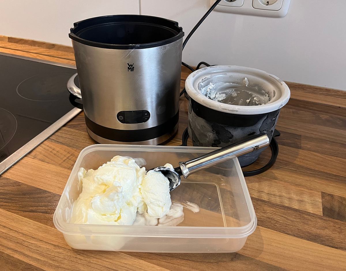 Test WMF Küchenminis Eismaschine 3-in-1 das Ergebnis meines Tests: Frozen Joghurt