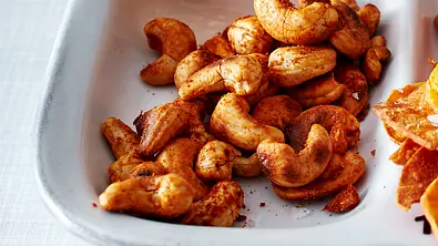 Kleine Feuerteufel: sweet and spicy Cashews Rezept - Foto: LECKER @ Bauer Media Group