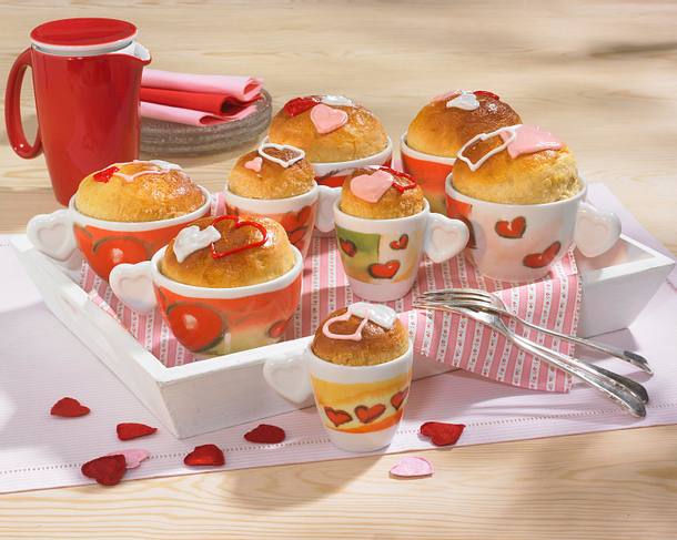 Kleine Hefe-Tassenkuchen Rezept Kleine Hefe-Tassenkuchen Rezept
