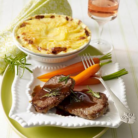 Kleine Kalbsschnitzel in Rosmarin-Quitten-Soße Rezept Kleine Kalbsschnitzel in Rosmarin-Quitten-Soße Rezept
