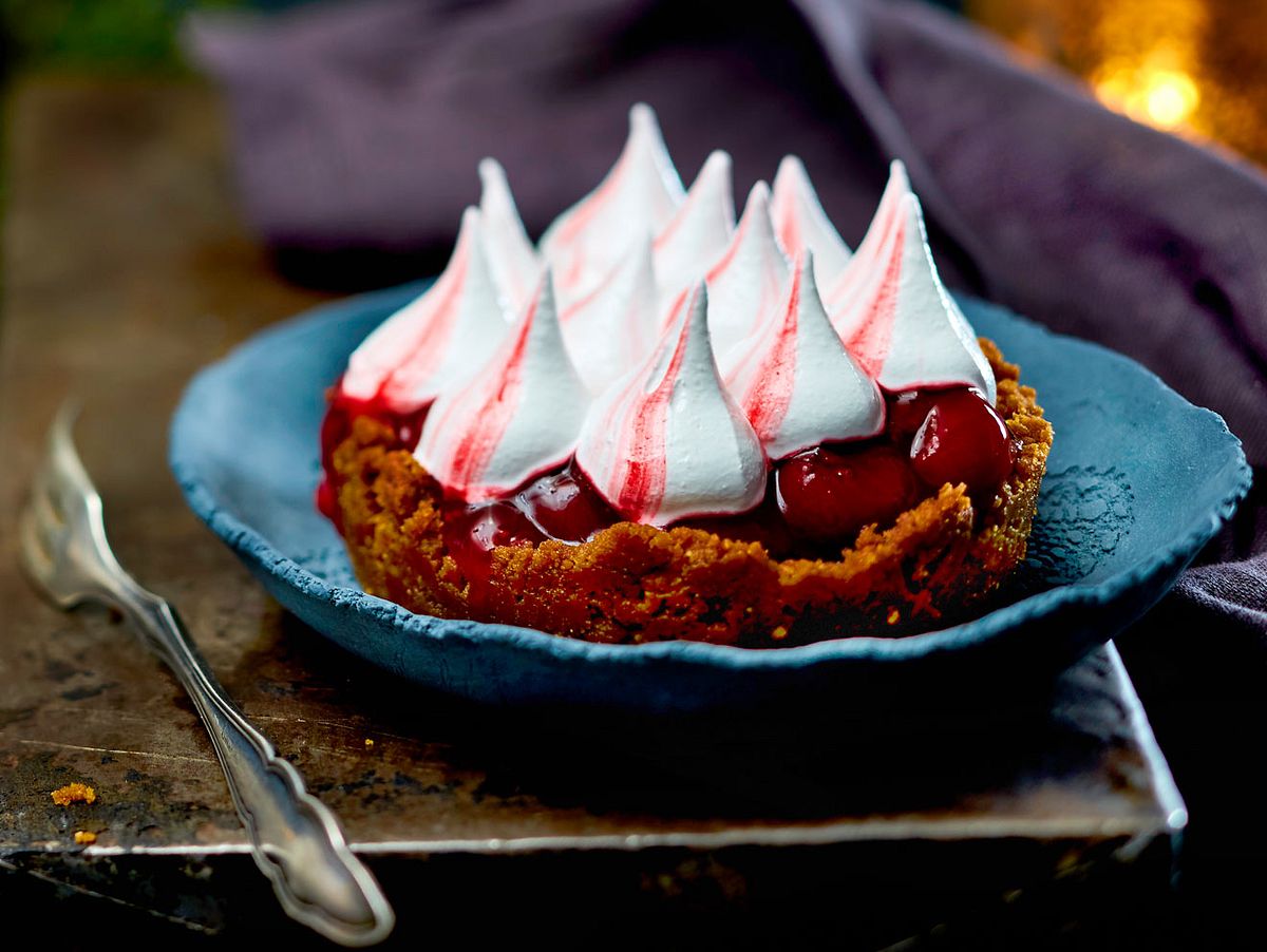 Kleine Kirschtartes mit Zipfelmützen Rezept