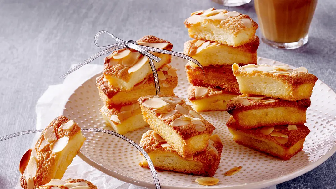 Kleine Mandel-Rührkuchen Rezept - Foto: LECKER @ Bauer Media Group Kleine Mandel-Rührkuchen Rezept - Foto: LECKER @ Bauer Media Group