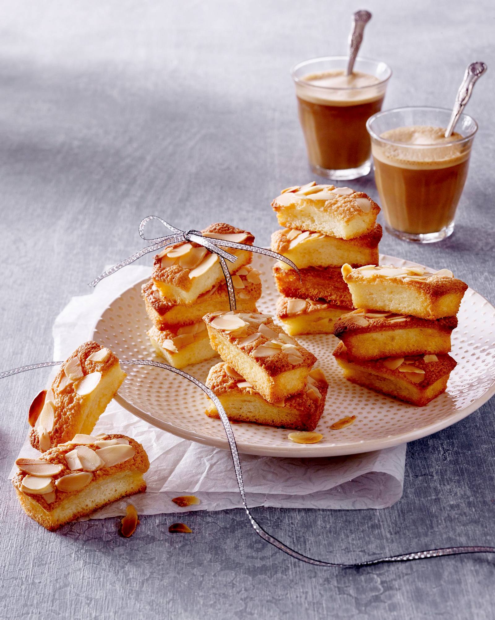 Kleine Mandel-Rührkuchen Rezept | LECKER