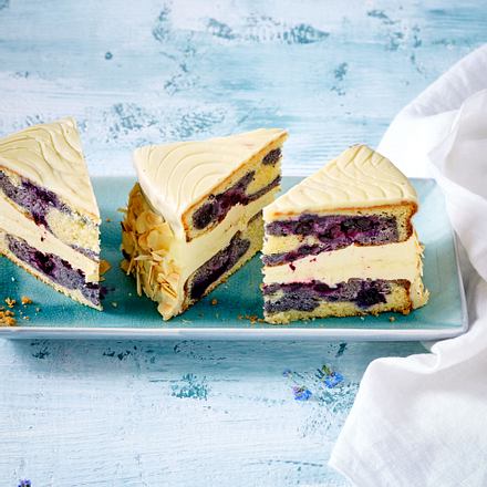 Kleine Marmortorte mit Hugobuttercreme und Heidelbeeren Rezept