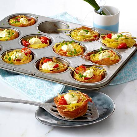 Kleine Nudelnester mit Frischkäse, Tomaten und Schinken Rezept Kleine Nudelnester mit Frischkäse, Tomaten und Schinken Rezept