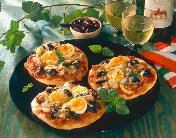 Kleine Pizzen mit Ei Rezept