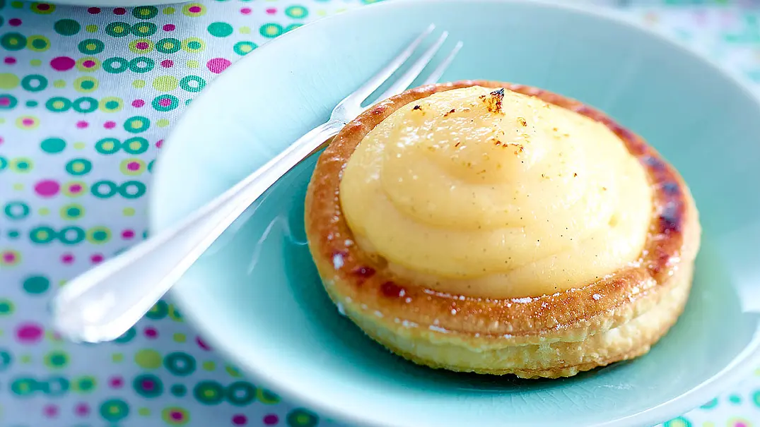 Kleine Pudding-Blätterteig-Törtchen Rezept - Foto: LECKER @ Bauer Media Group