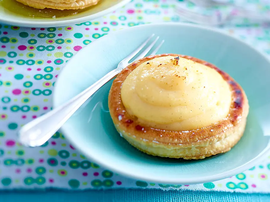 Kleine Pudding-Blätterteig-Törtchen Rezept Kleine Pudding-Blätterteig-Törtchen Rezept