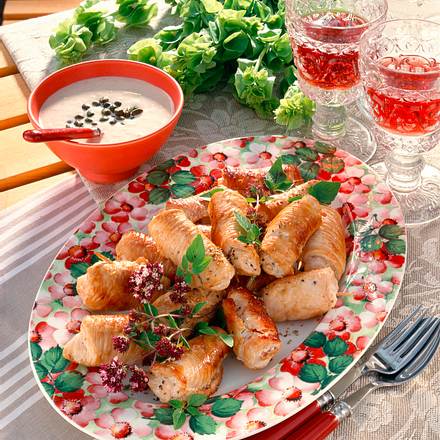 Kleine Rouladen mit Thunfisch-Kapern-Soße Rezept Kleine Rouladen mit Thunfisch-Kapern-Soße Rezept