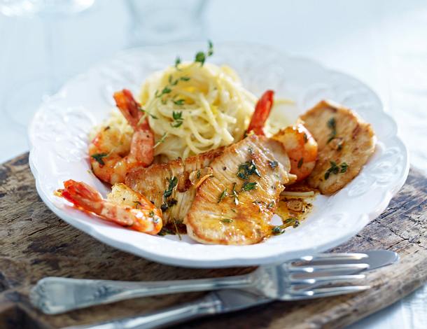 Kleine Schnitzel mit Garnelen zu Zitronenspaghetti Rezept