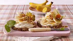 Knäckebrot mit Quark und Banane Rezept - Foto: LECKER @ Bauer Media Group