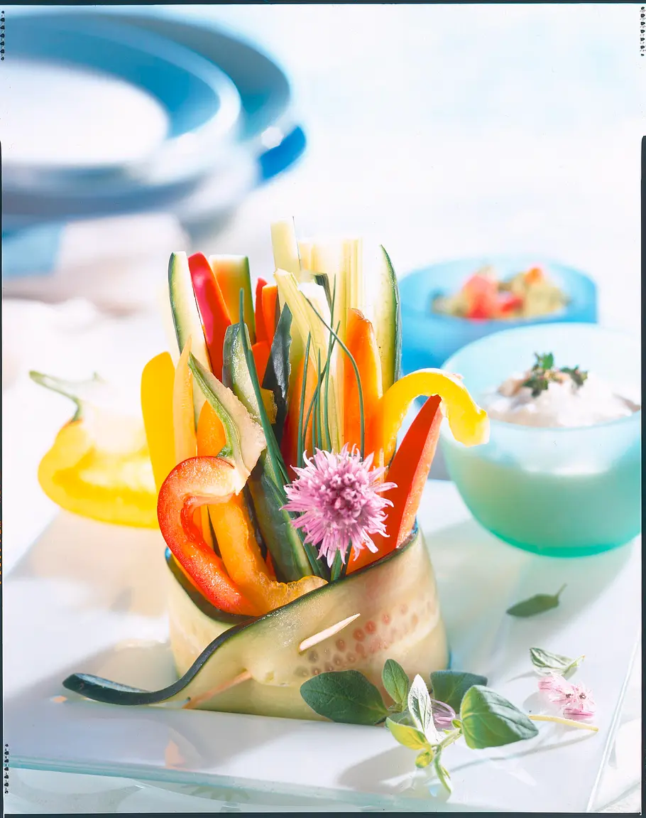 Knackige Gemüsesticks mit Dips Rezept Knackige Gemüsesticks mit Dips Rezept