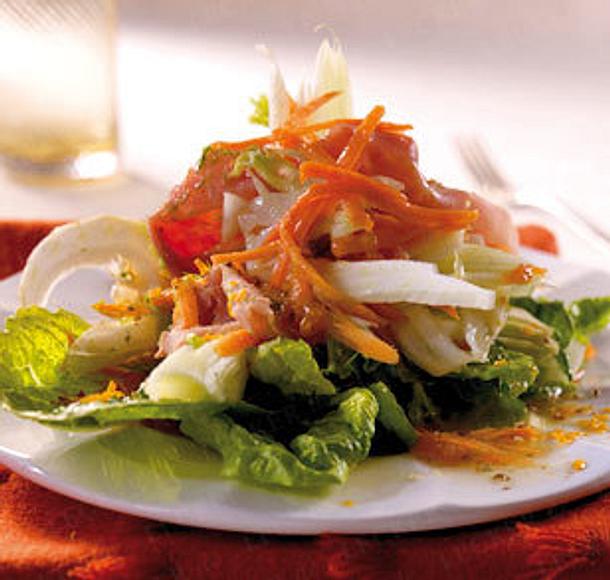 Knackiger Möhrensalat mit Orangen-Vinaigrette Rezept