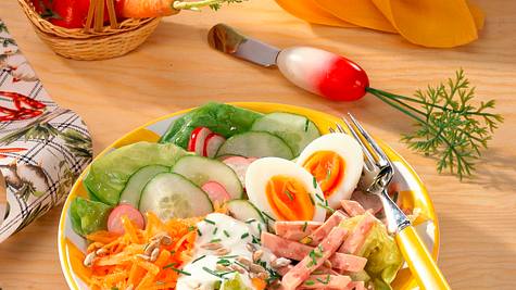 Knackiger Salatteller Rezept - Foto: House of Food / Bauer Food Experts KG