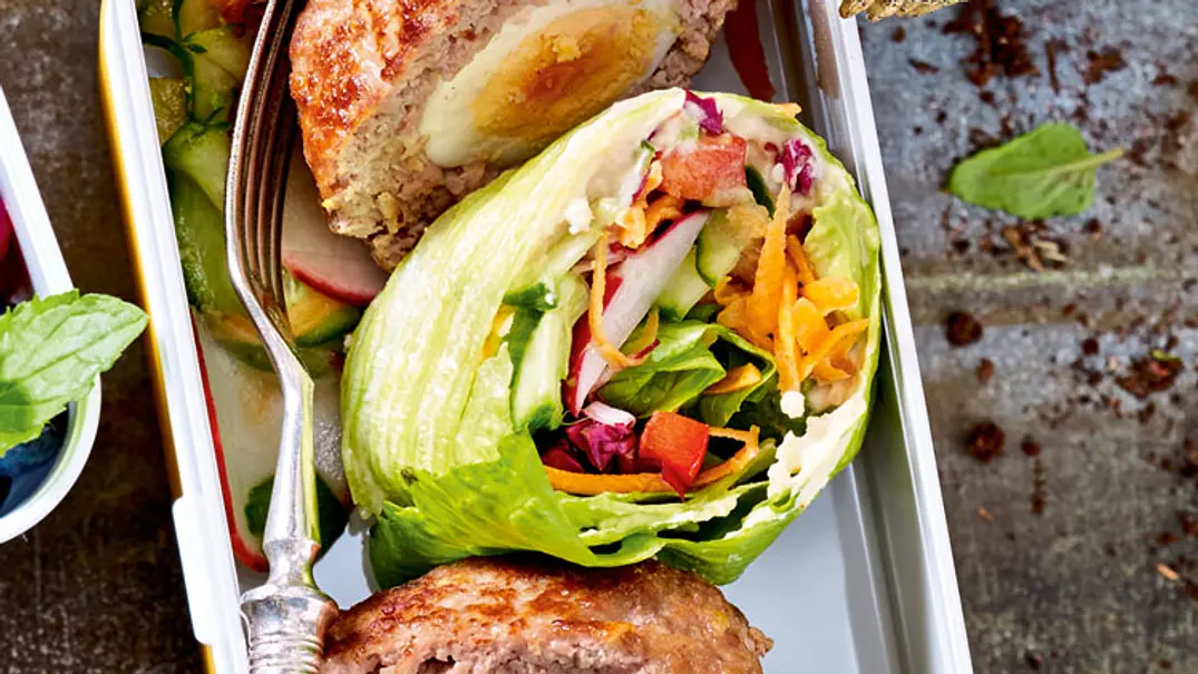 Knackiger Salatwrap Rezept - Foto: LECKER @ Bauer Media Group Knackiger Salatwrap Rezept - Foto: LECKER @ Bauer Media Group