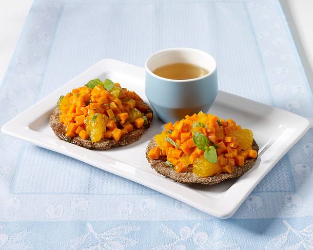 Knäckebrot mit Möhren-Minz-Tatar Rezept Knäckebrot mit Möhren-Minz-Tatar Rezept