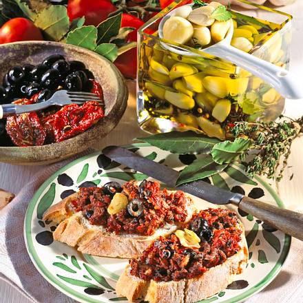 Knoblauch-Oliven-Aufstrich Rezept