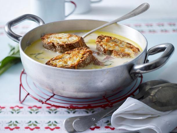 Knoblauchsuppe - Aigo boulido mit Salbei und Brot Rezept Knoblauchsuppe - Aigo boulido mit Salbei und Brot Rezept